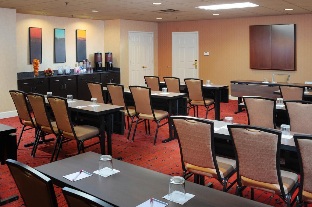 By Marriott Airport Hotel