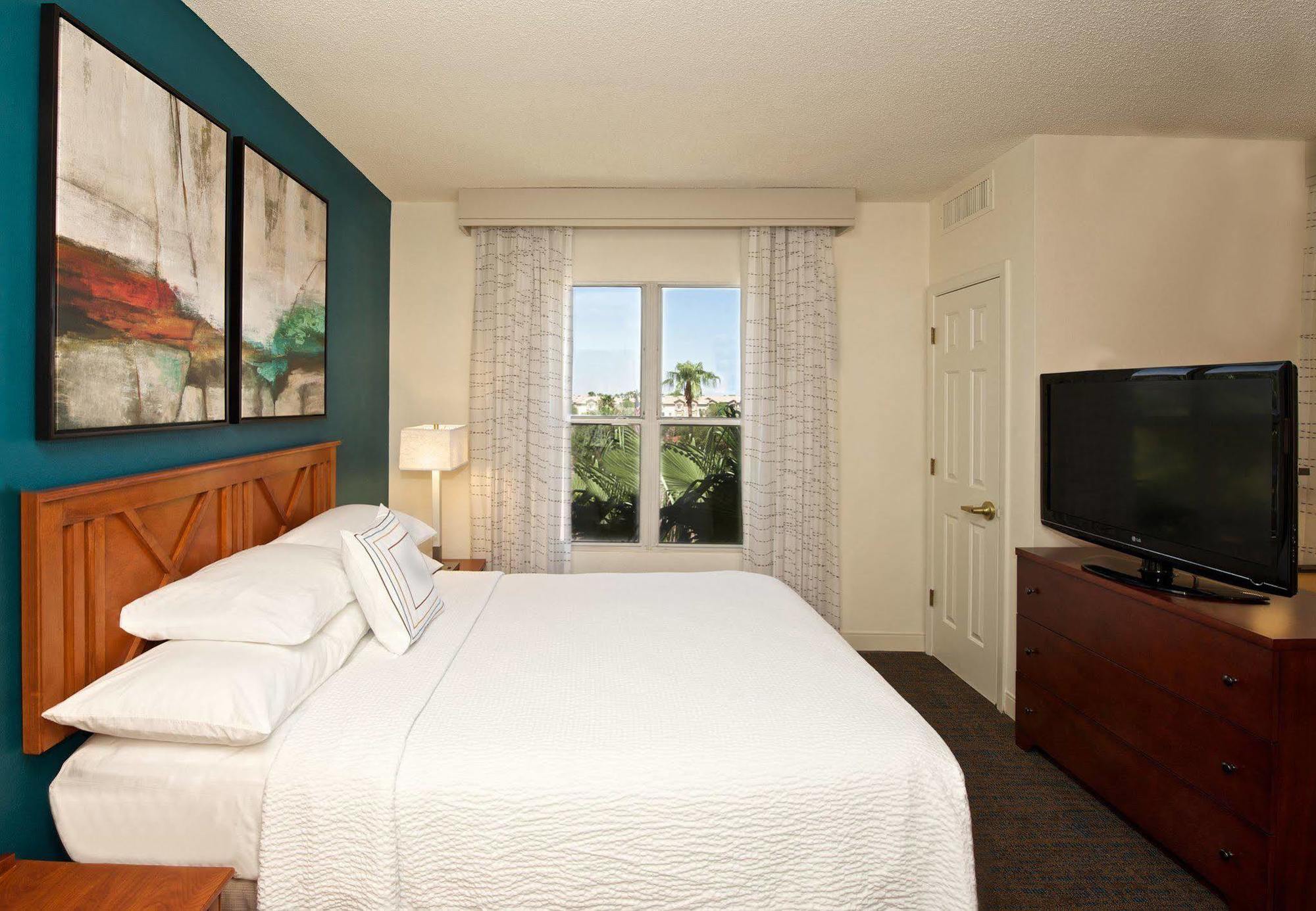By Marriott Airport Hotel Phoenix