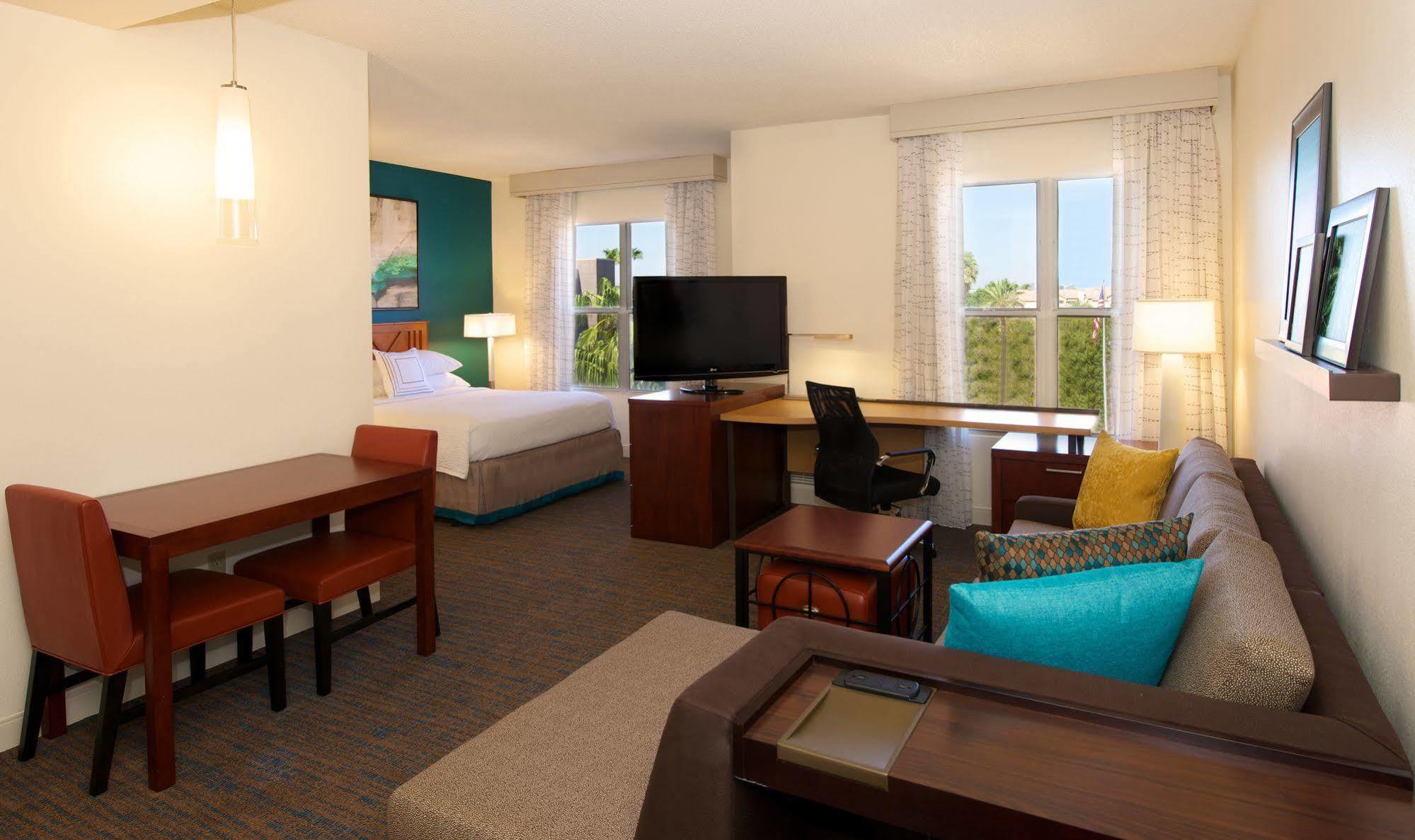 Hotel By Marriott Airport